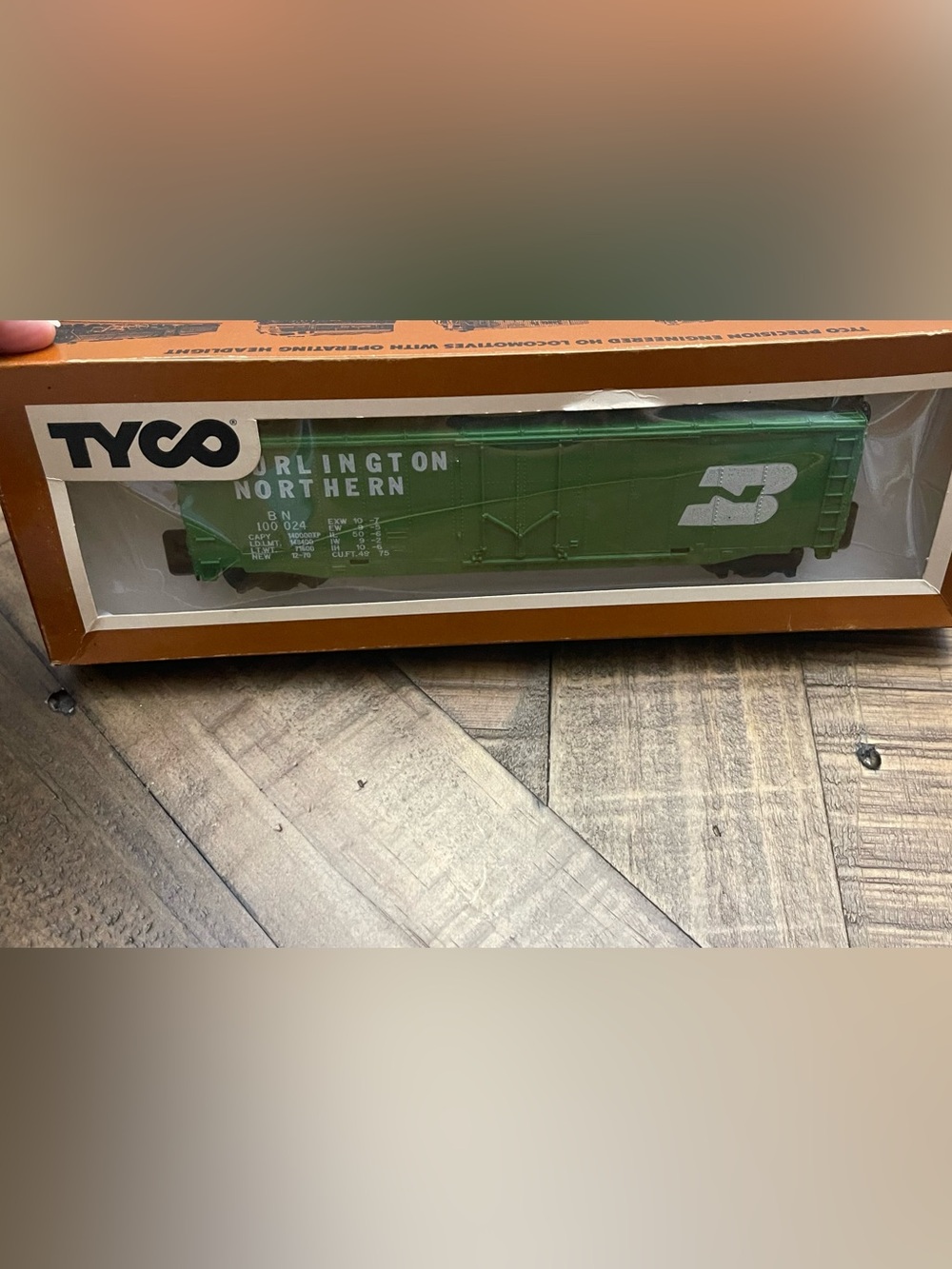 vintage Tyco HO scale Burlington Northern 50' boxcar, model 339E